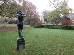 Max Wilhelm Pfaender - stehendes Maedchen1945